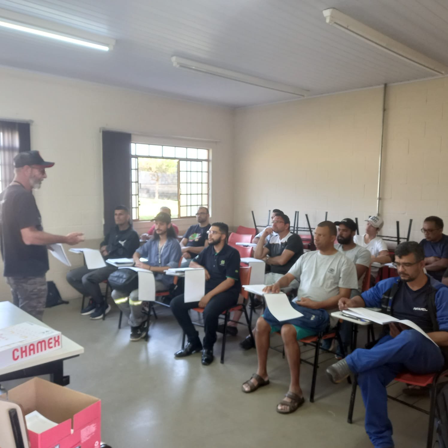 Cáritas e Associação Socieeducacional Casa da Fonte, parceria que promove cursos de qualificação profissional.